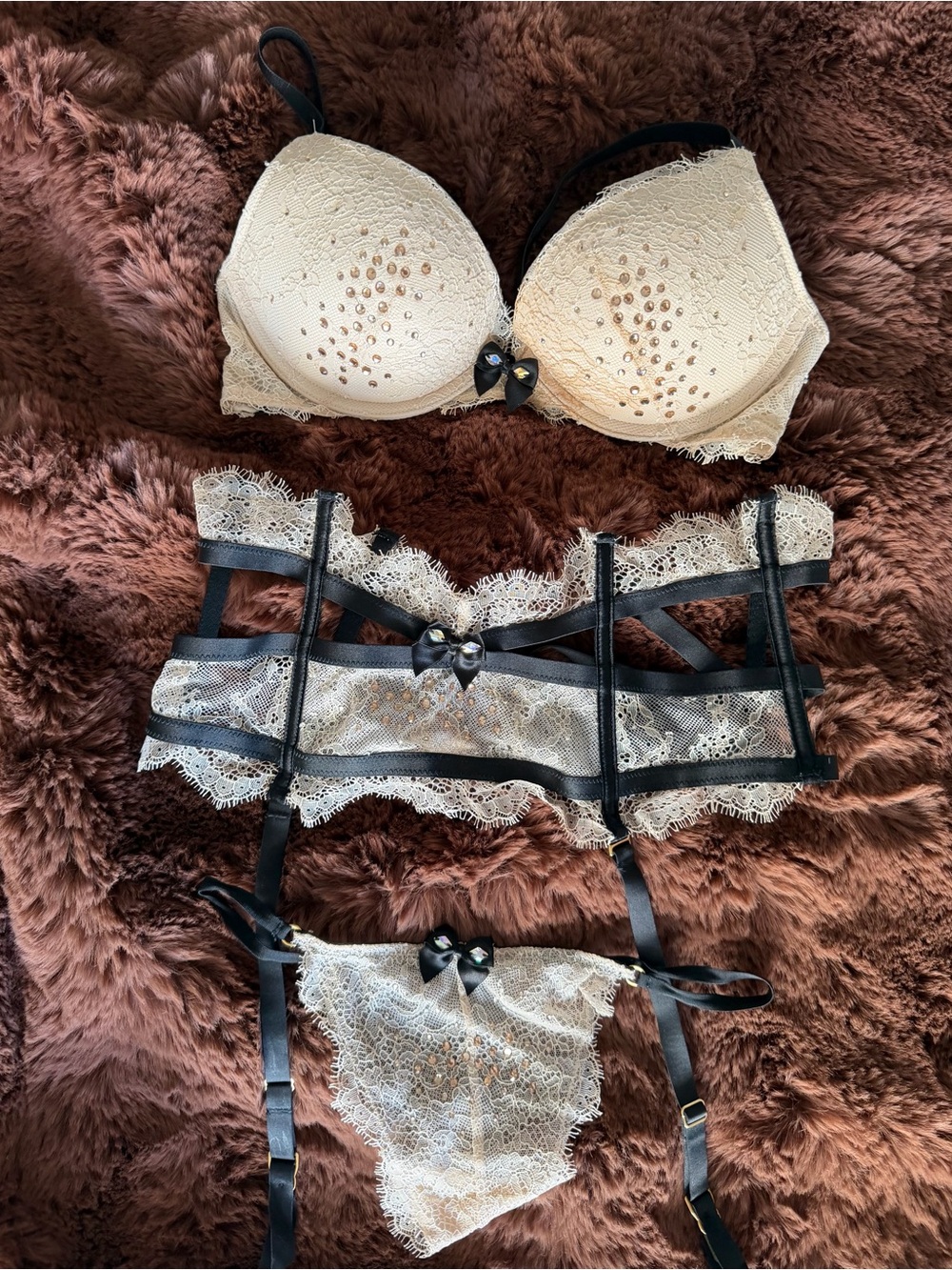 RARE VS 2014 Fashion Show London Gilded Angels 3-Pc Swarovski Lingerie Set 32D - Picture 4 of 8